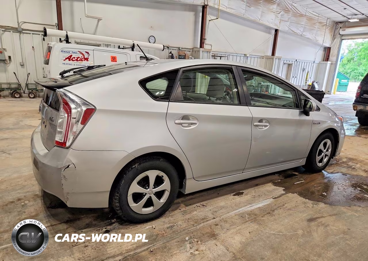 2015 Toyota Prius Two VIN:JTDKN3DU6F0426406 - 3