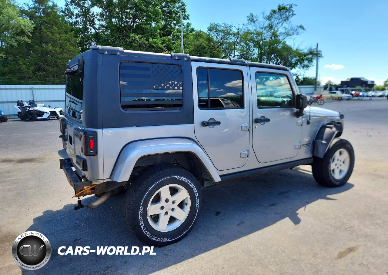 2013 Jeep Wrangler Unlimited Sahara VIN:1C4BJWEG0DL562838 - 3