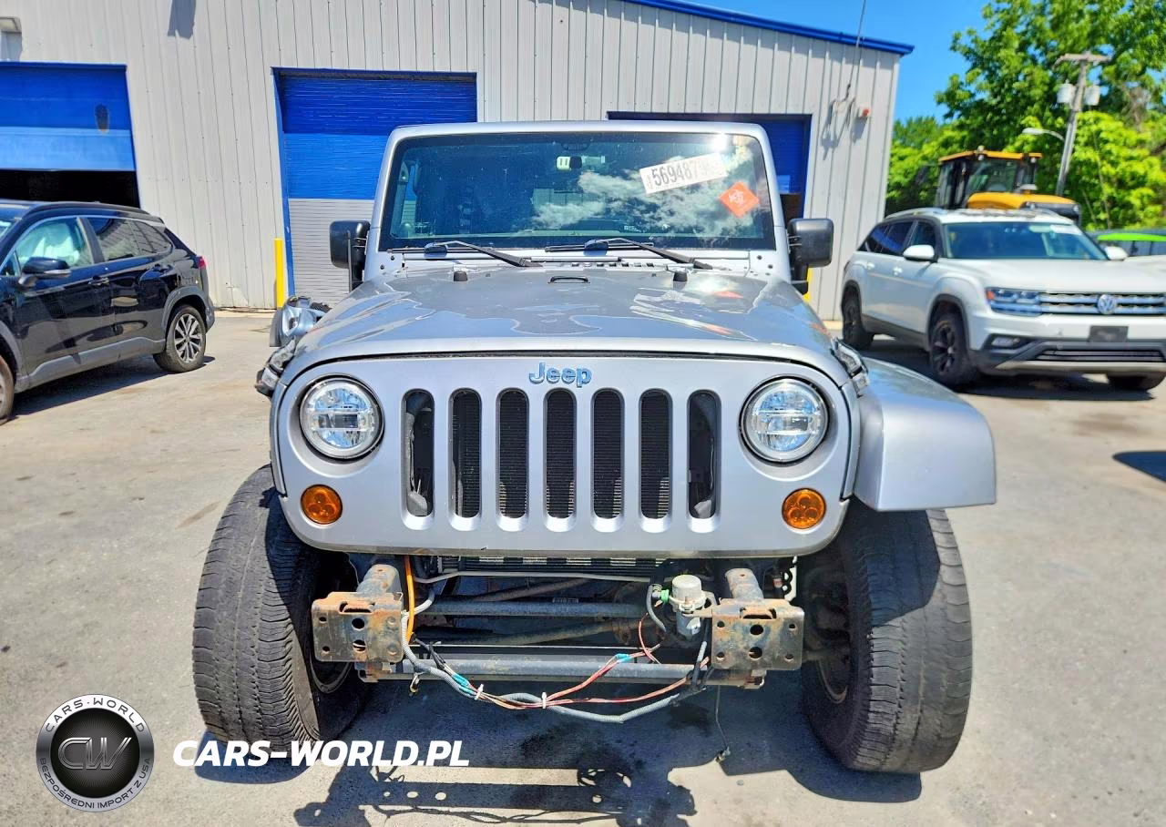 2013 Jeep Wrangler Unlimited Sahara VIN:1C4BJWEG0DL562838 - 5