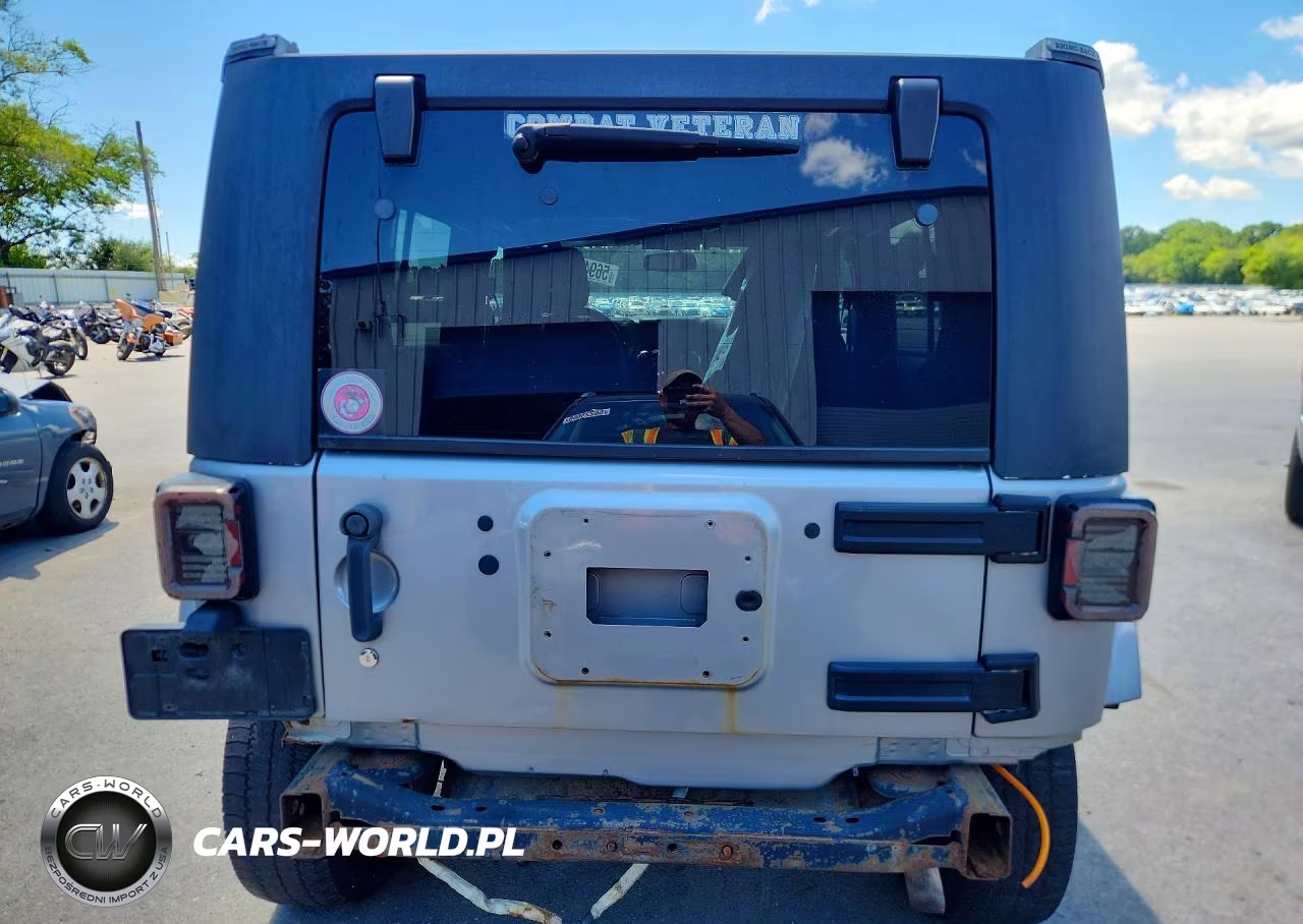 2013 Jeep Wrangler Unlimited Sahara VIN:1C4BJWEG0DL562838 - 6