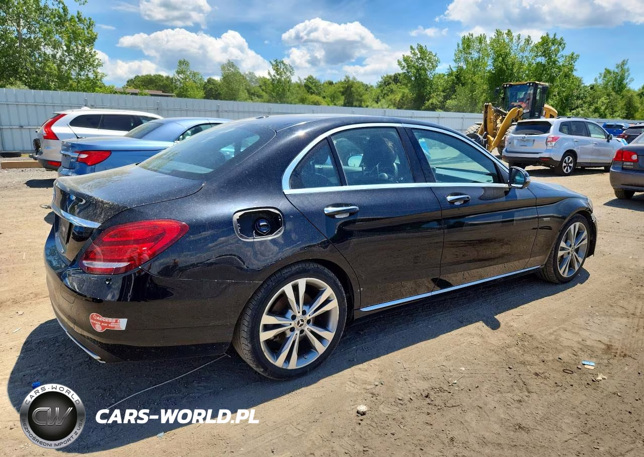 2018 Mercedes-Benz C 350E VIN:55SWF4HB2JU269110 - 3