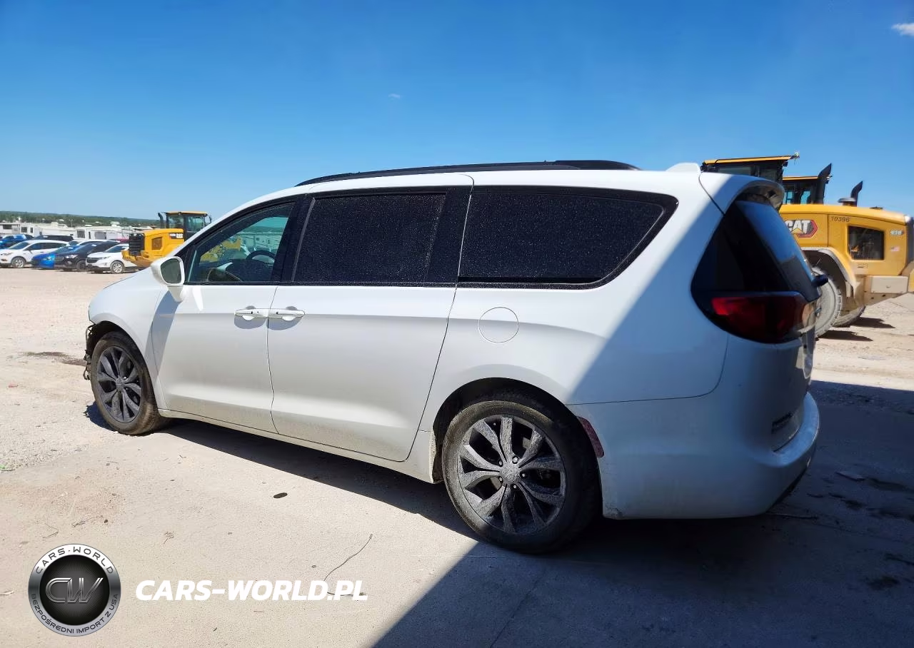 2018 Chrysler Pacifica Touring L VIN:2C4RC1BG8JR334010 - 2