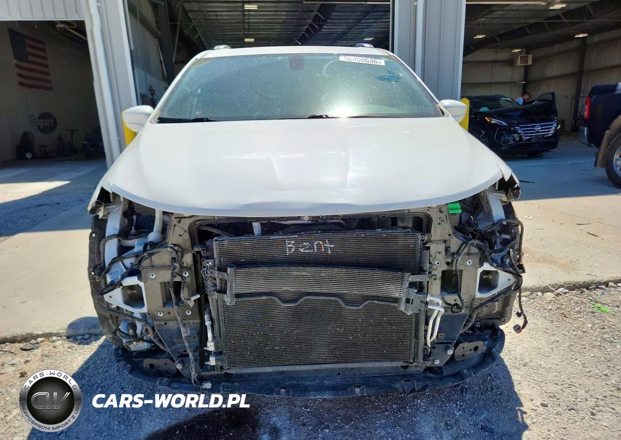 2018 Chrysler Pacifica Touring L VIN:2C4RC1BG8JR334010 - 5