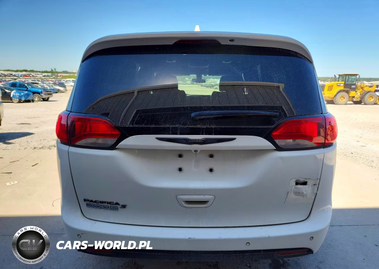 2018 Chrysler Pacifica Touring L VIN:2C4RC1BG8JR334010 - 6