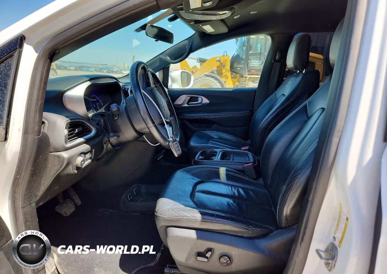 2018 Chrysler Pacifica Touring L VIN:2C4RC1BG8JR334010 - 7