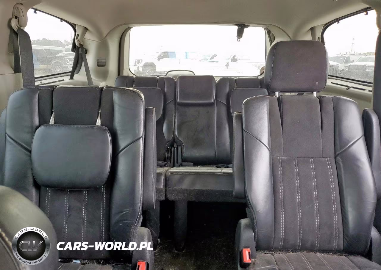 2016 Chrysler Town & Country Limited VIN:2C4RC1JG5GR190345 - 10