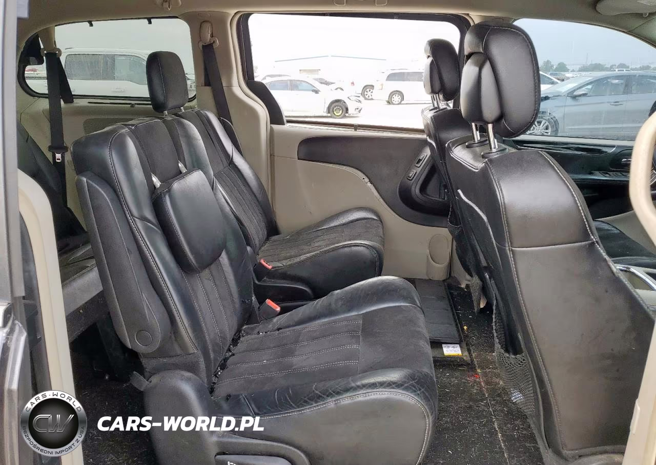 2016 Chrysler Town & Country Limited VIN:2C4RC1JG5GR190345 - 11
