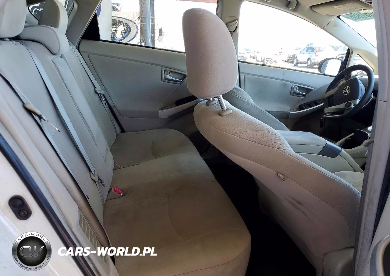 2015 Toyota Prius Two VIN:JTDKN3DUXF0444732 - 10