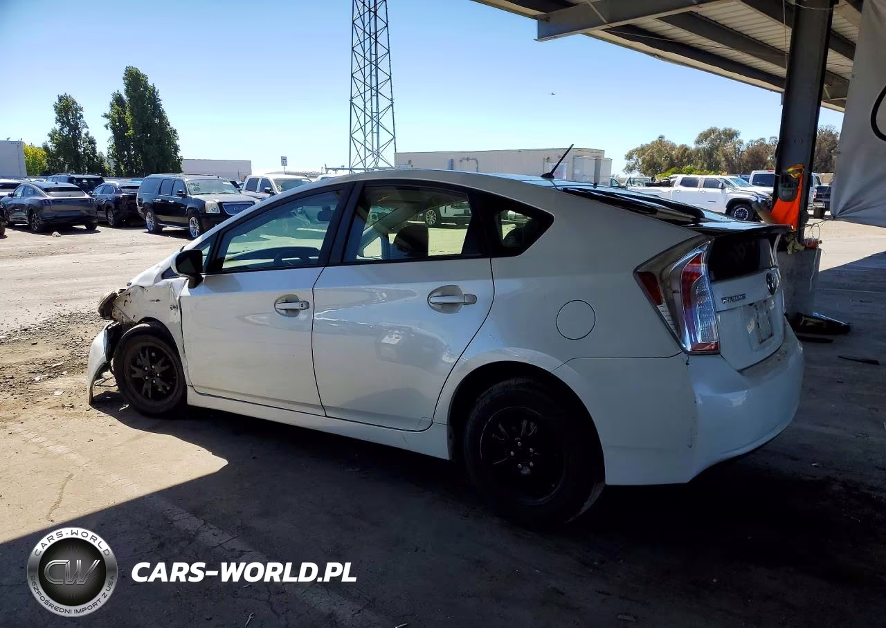 2015 Toyota Prius Two VIN:JTDKN3DUXF0444732 - 2