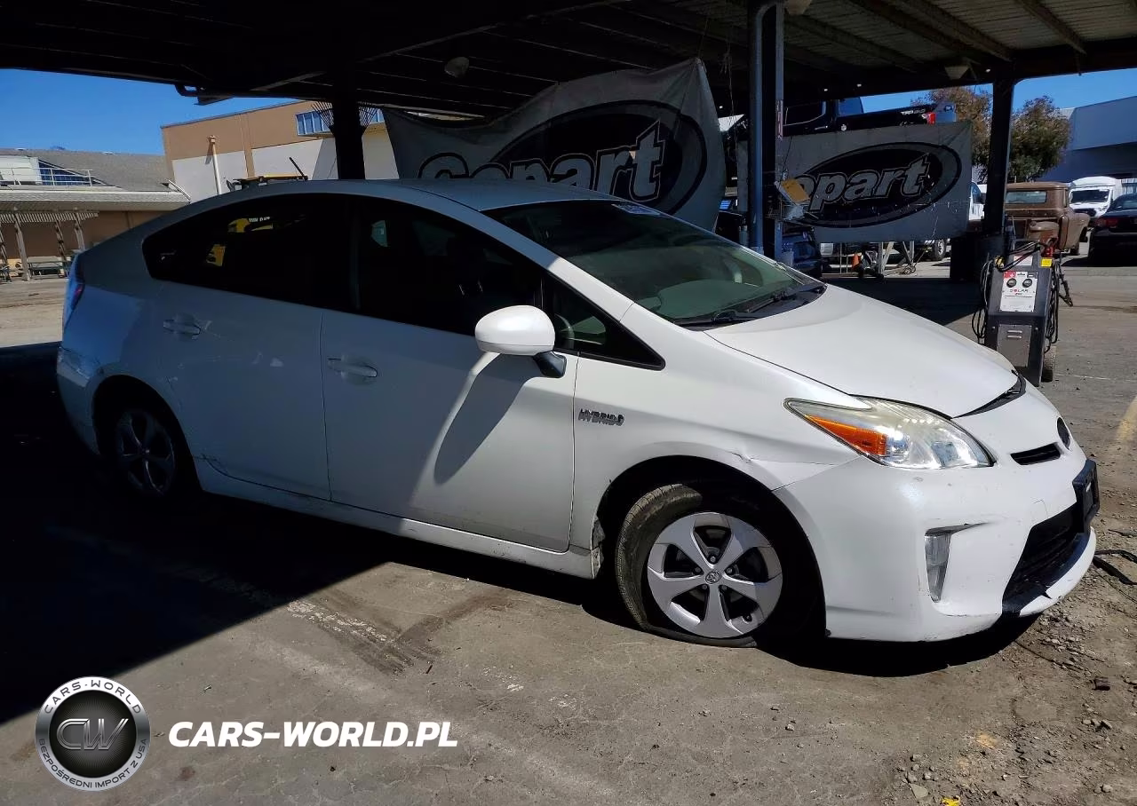 2015 Toyota Prius Two VIN:JTDKN3DUXF0444732 - 4