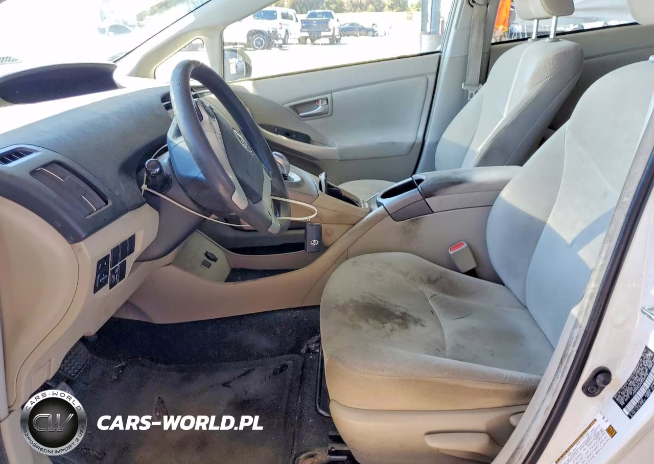 2015 Toyota Prius Two VIN:JTDKN3DUXF0444732 - 7