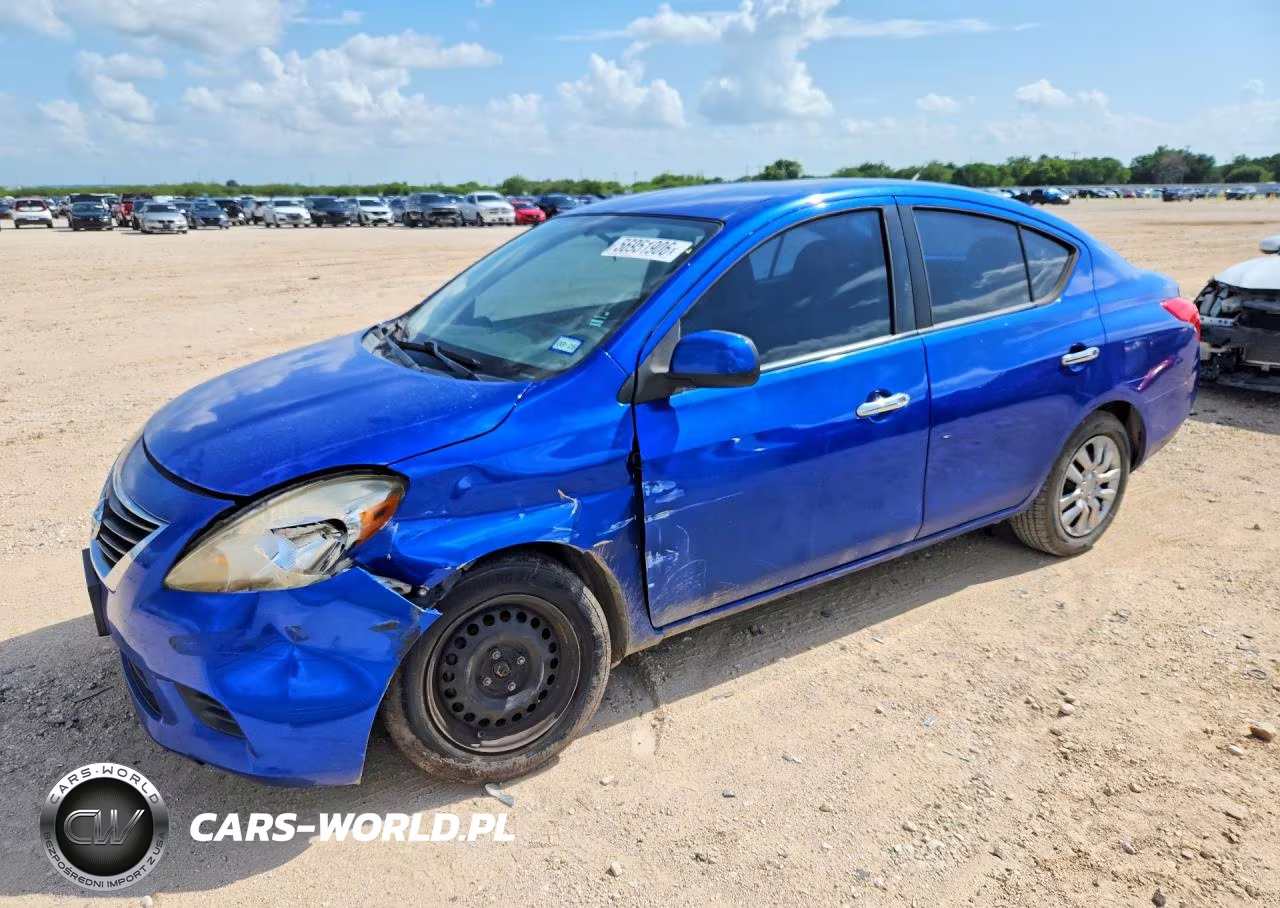 2012 Nissan Versa 1.6 S – zdjęcie 1 z 12