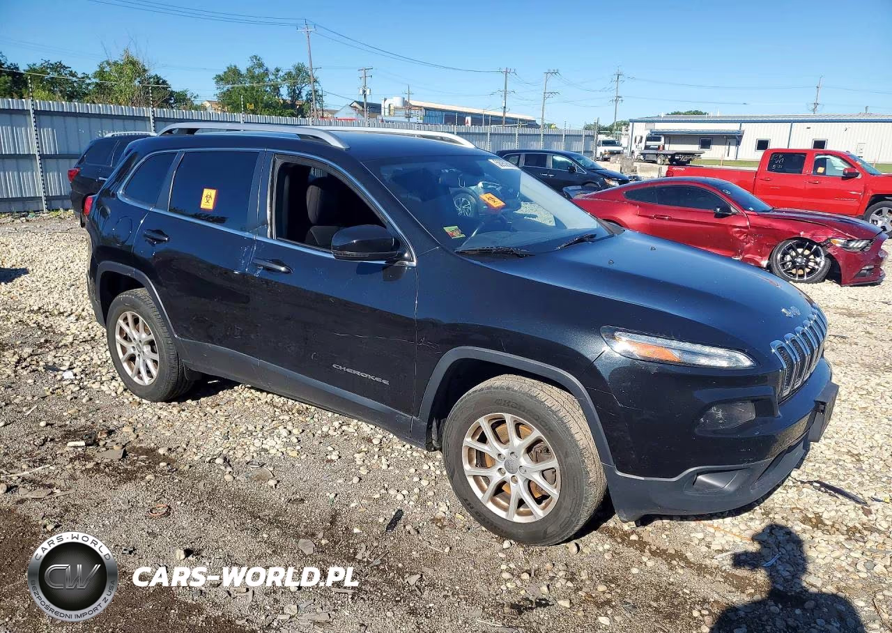 2016 Jeep Cherokee Latitude VIN:1C4PJMCB3GW112637 - 4