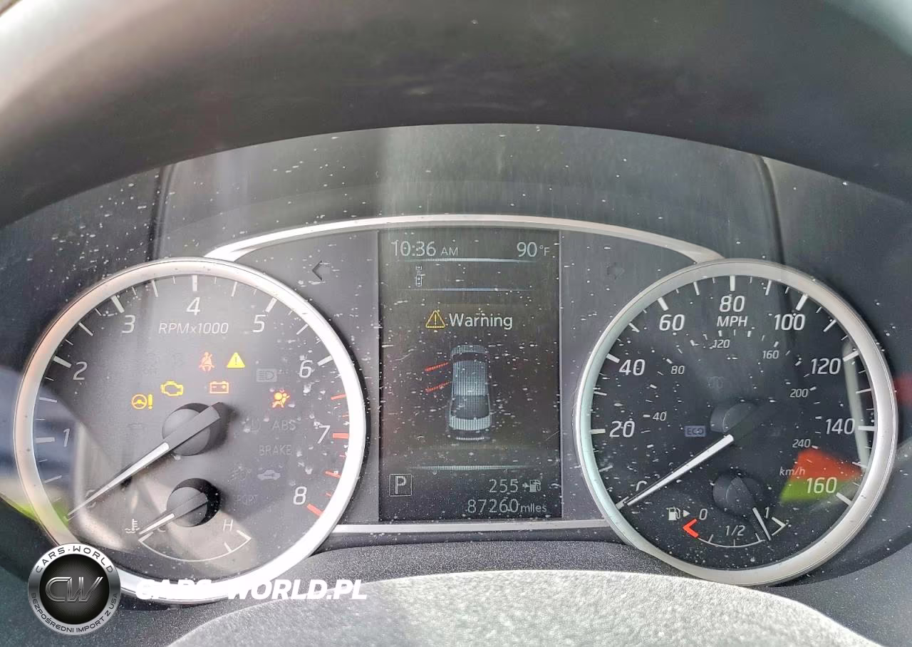 2018 Nissan Sentra S VIN:3N1AB7AP5JY325756 - 9