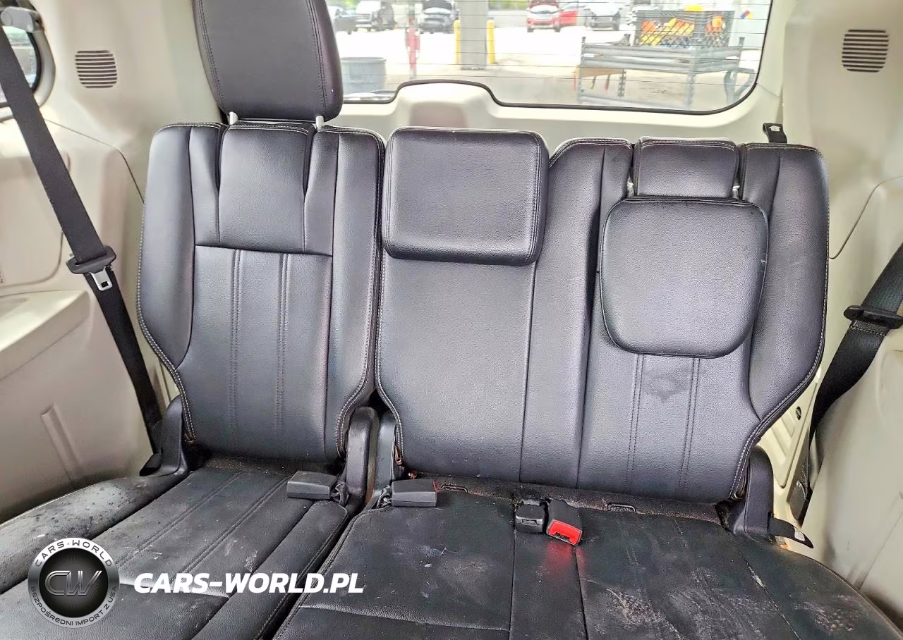 2011 Chrysler Town & Country Touring L VIN:2A4RR8DG2BR799043 - 10