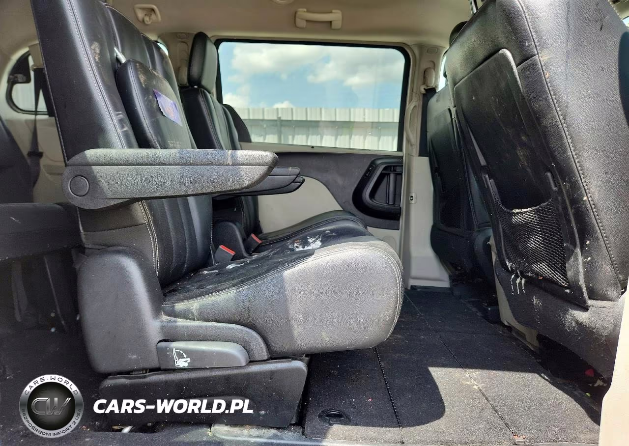 2011 Chrysler Town & Country Touring L VIN:2A4RR8DG2BR799043 - 11