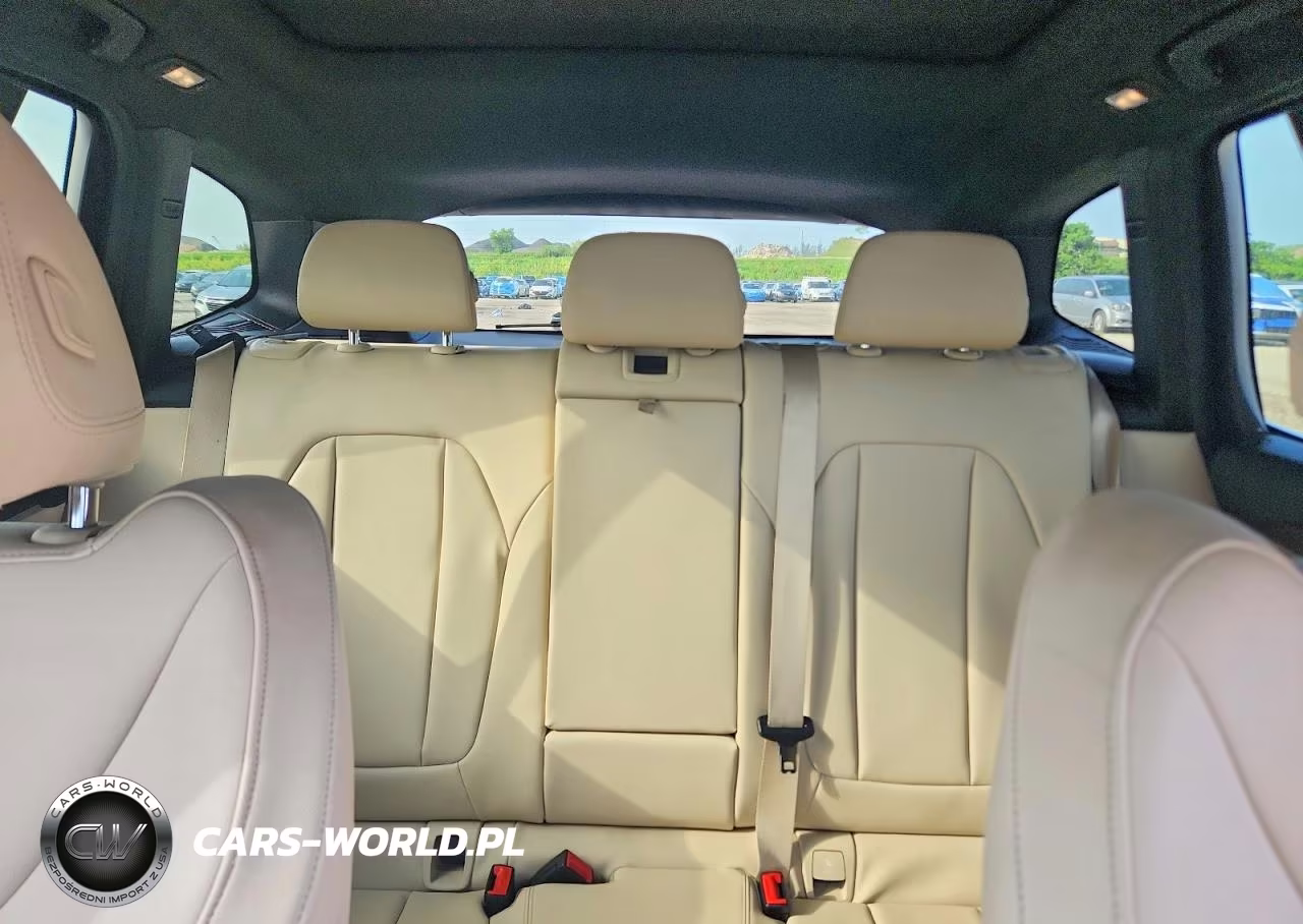2019 BMW X3 xDrive30I VIN:5UXTR9C53KLE18974 - 10