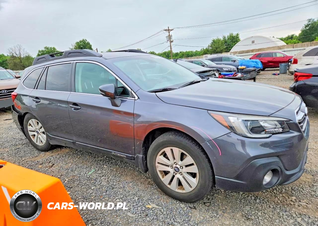 2018 Subaru Outback 2.5I Premium VIN:4S4BSAFC5J3311333 - 4