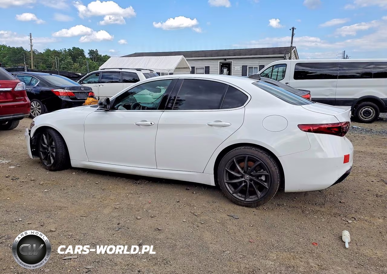 2017 Alfa Romeo Giulia VIN:ZARFAEBN9H7555714 - 2
