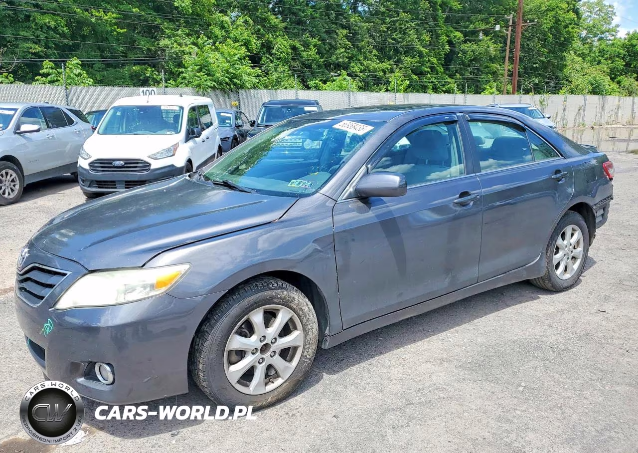 2011 Toyota Camry Le – zdjęcie 1 z 13