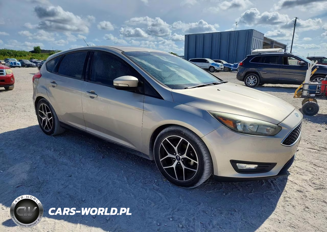 2017 Ford Focus Sel VIN:1FADP3M20HL262367 - 4