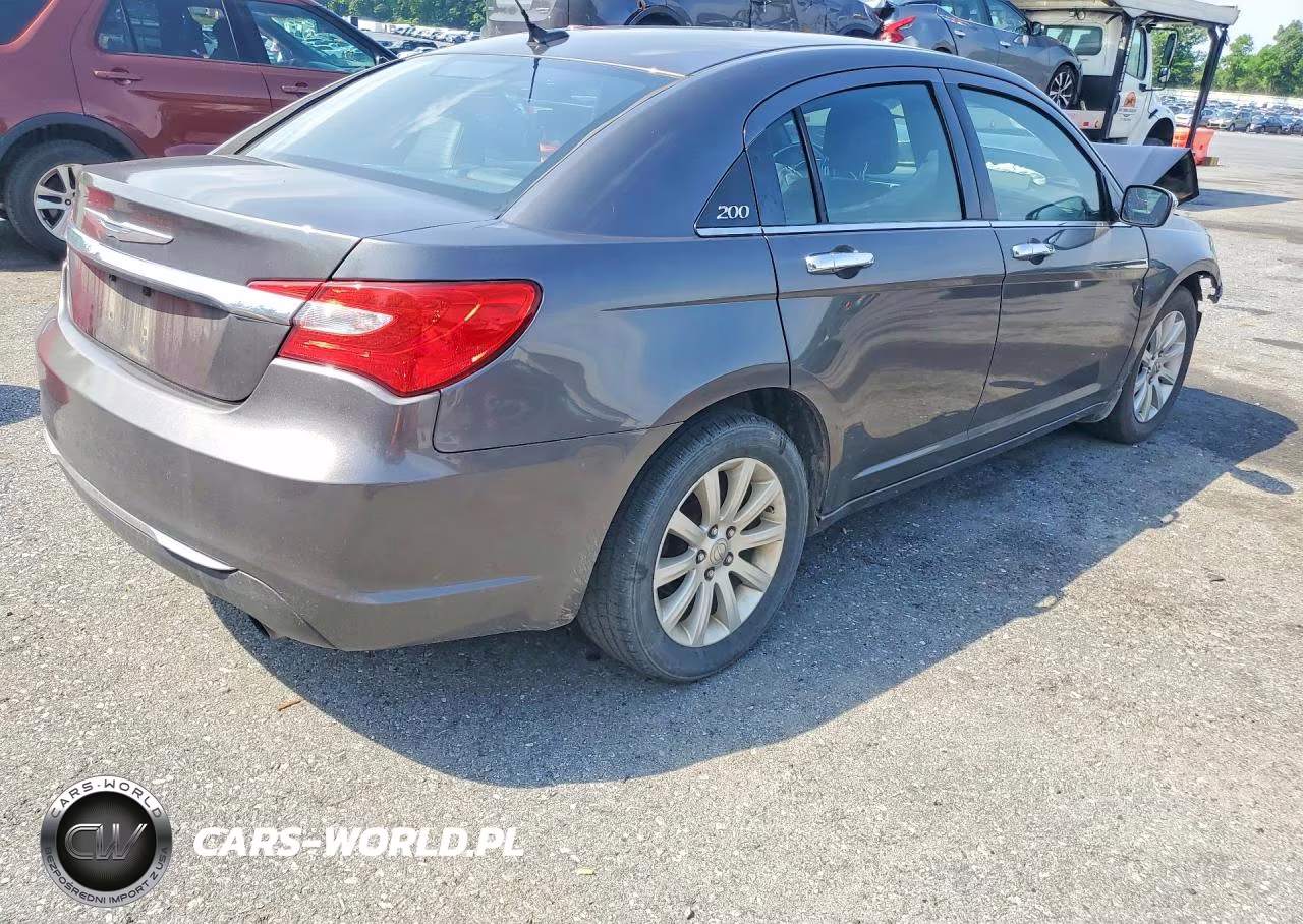 2014 Chrysler 200 VIN:1C3CCBCG4EN177058 - 3