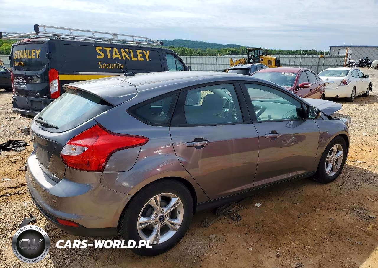 2014 Ford Focus Se VIN:1FADP3K21EL298597 - 3