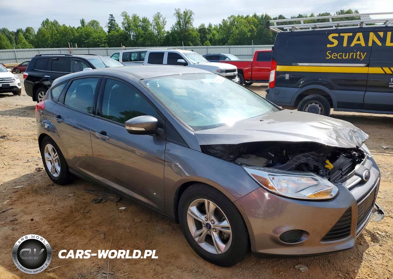 2014 Ford Focus Se VIN:1FADP3K21EL298597 - 4