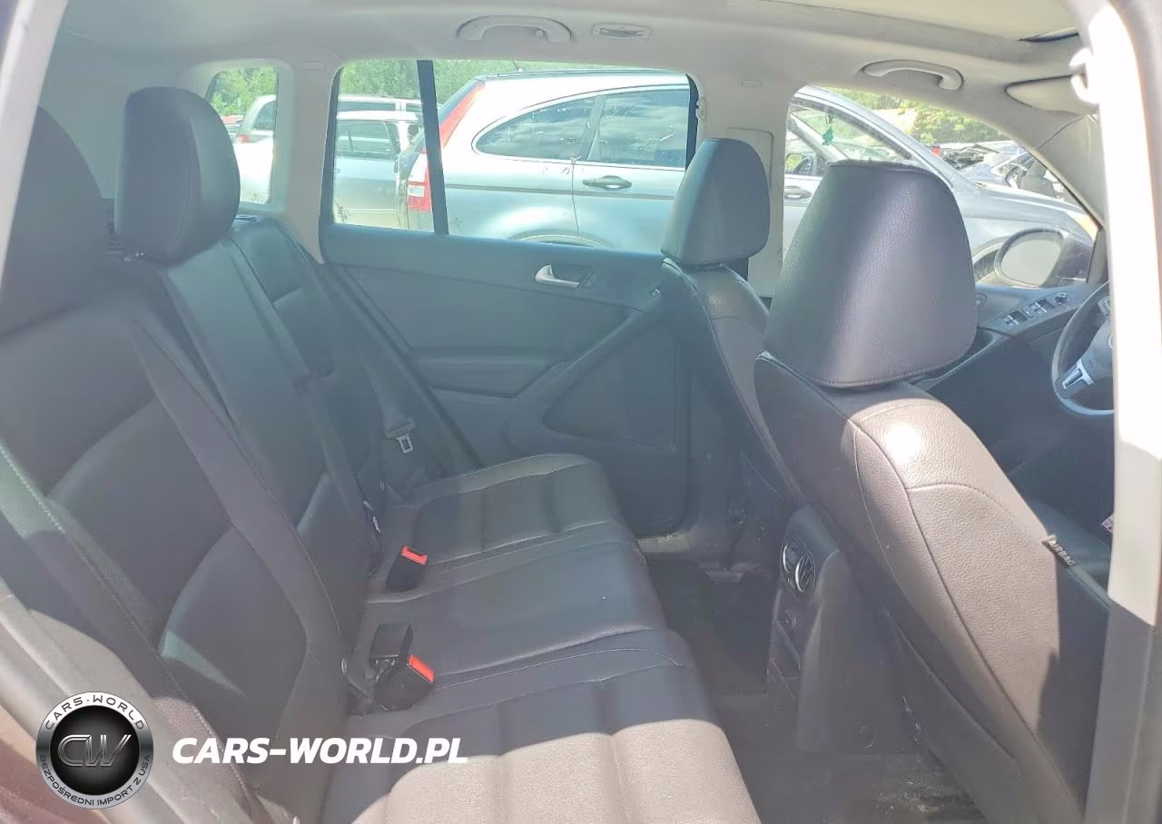 2016 Volkswagen Tiguan S VIN:WVGBV7AX2GW521755 - 11