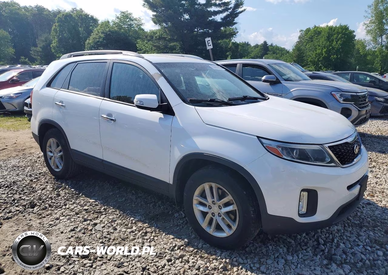 2015 Kia Sorento Lx VIN:5XYKT4A79FG585599 - 4