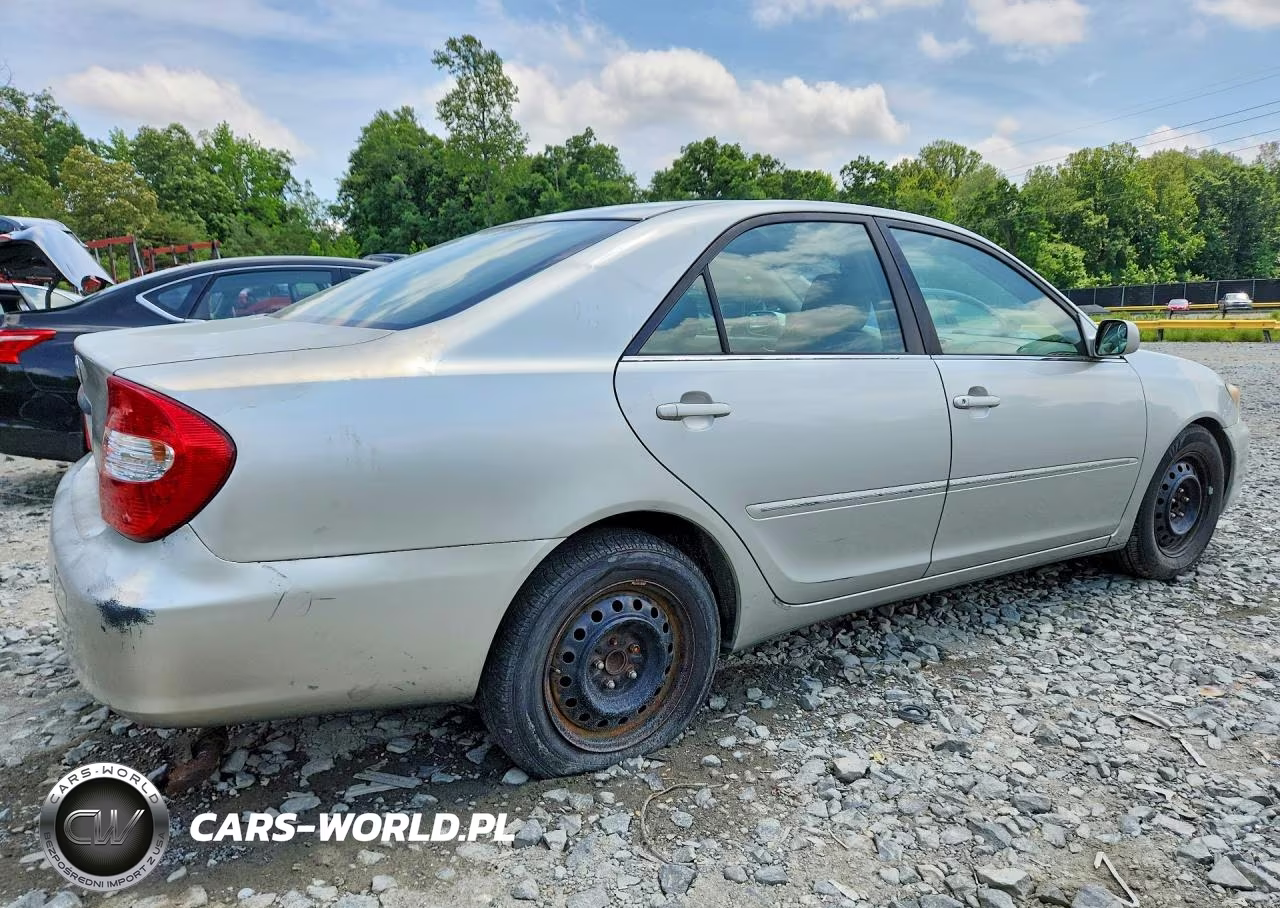 2004 Toyota Camry Le VIN:4T1BE30K64U281910 - 3