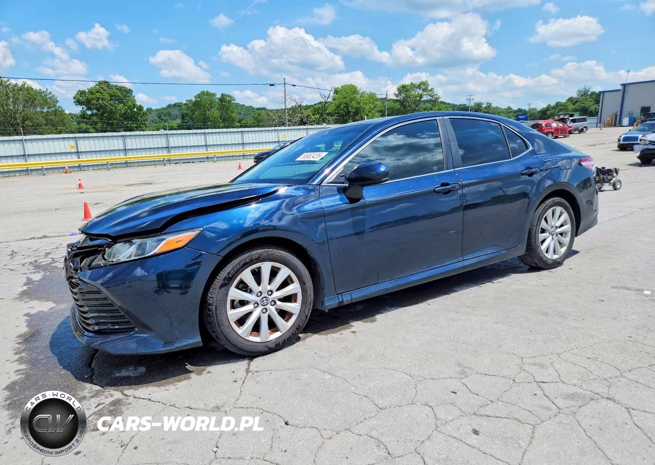 2018 Toyota Camry Le – zdjęcie 1 z 12