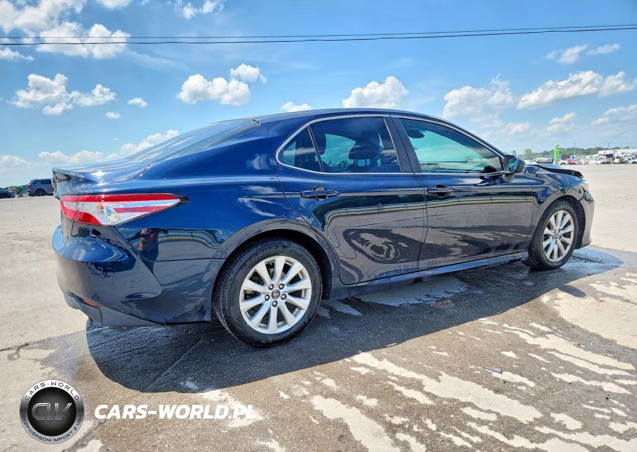 2018 Toyota Camry Le VIN:4T1B11HK5JU595905 - 3