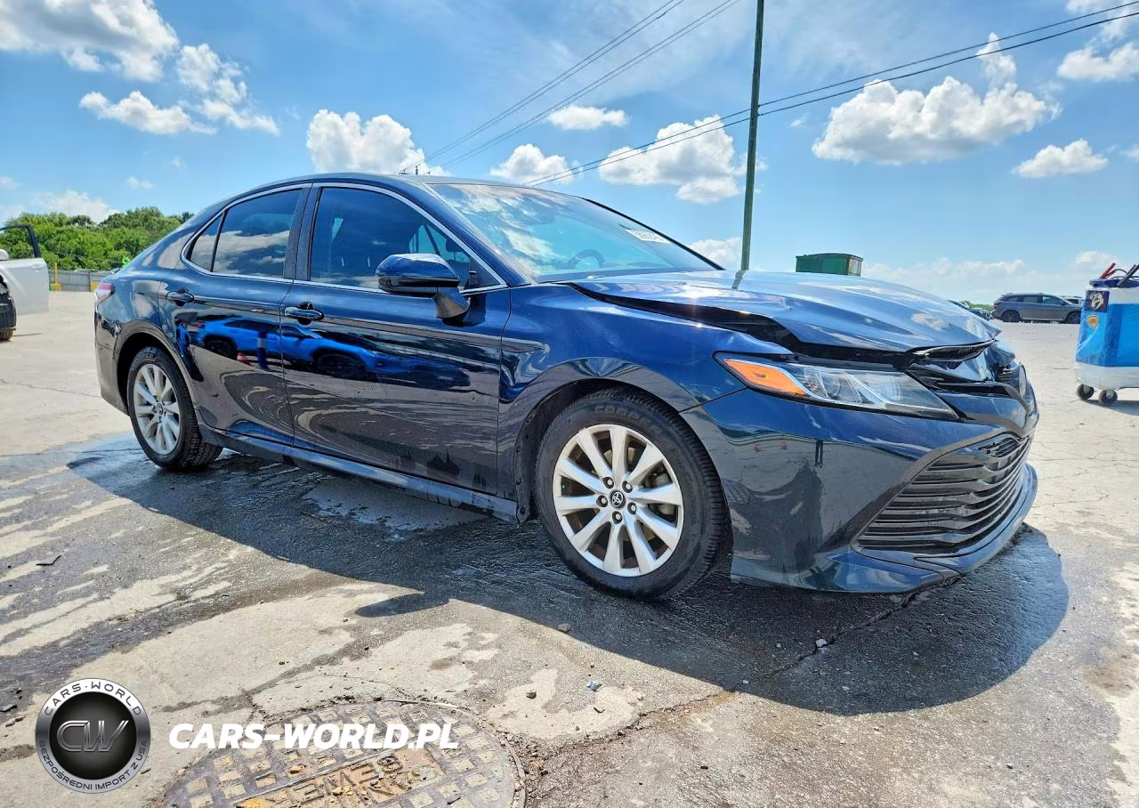 2018 Toyota Camry Le VIN:4T1B11HK5JU595905 - 4
