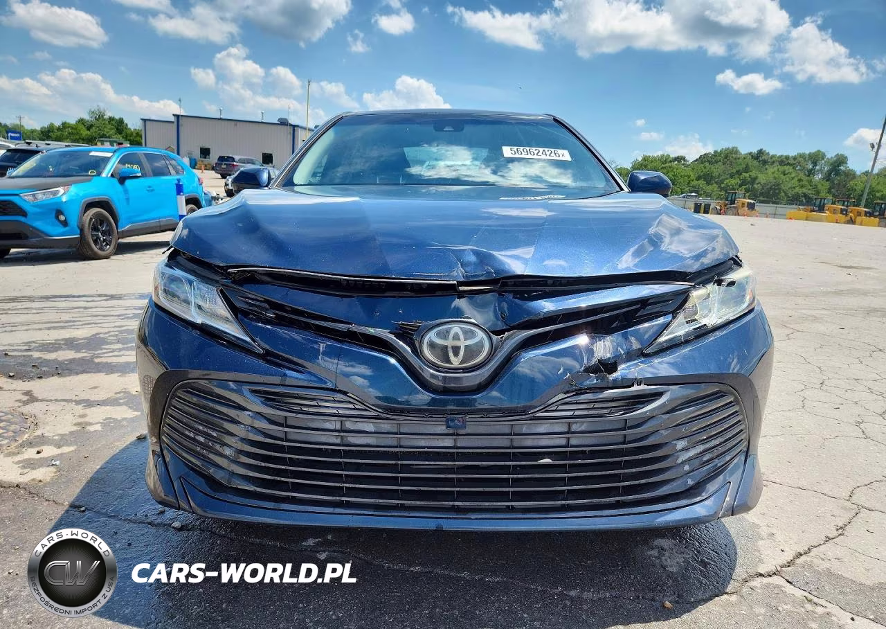 2018 Toyota Camry Le VIN:4T1B11HK5JU595905 - 5