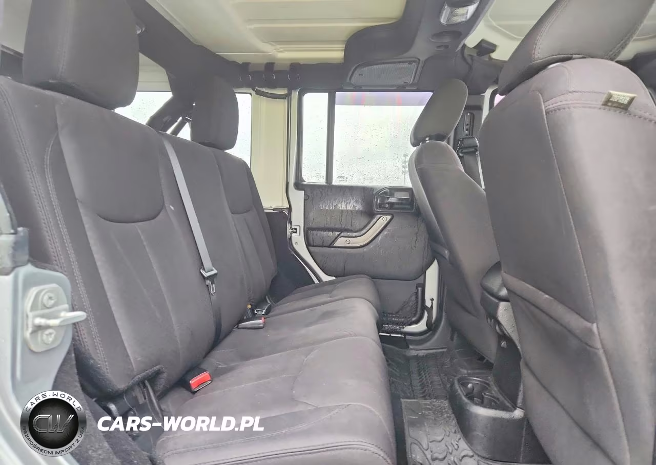2015 Jeep Wrangler Unlimited Sport VIN:1C4HJWDG4FL551064 - 10