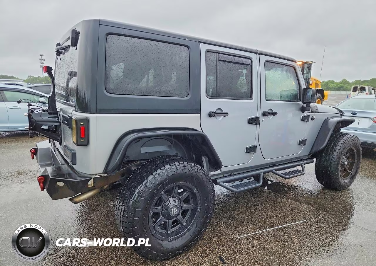 2015 Jeep Wrangler Unlimited Sport VIN:1C4HJWDG4FL551064 - 3