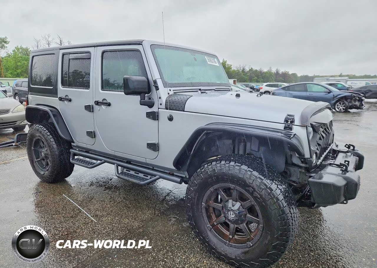 2015 Jeep Wrangler Unlimited Sport VIN:1C4HJWDG4FL551064 - 4