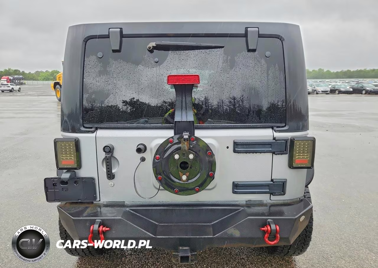 2015 Jeep Wrangler Unlimited Sport VIN:1C4HJWDG4FL551064 - 6