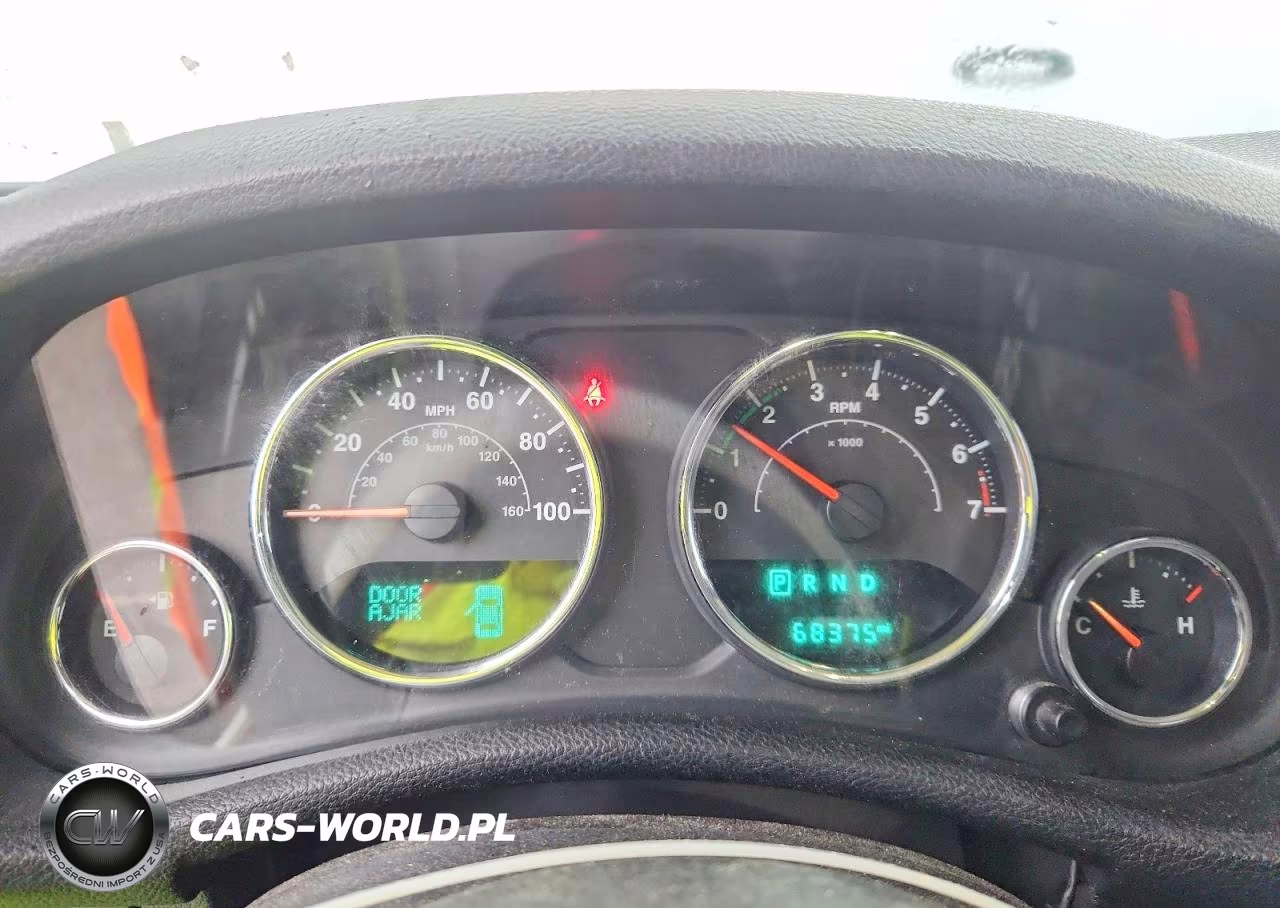 2015 Jeep Wrangler Unlimited Sport VIN:1C4HJWDG4FL551064 - 9