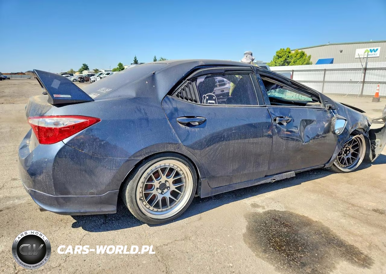 2016 Toyota Corolla Le VIN:5YFBURHE2GP520699 - 3