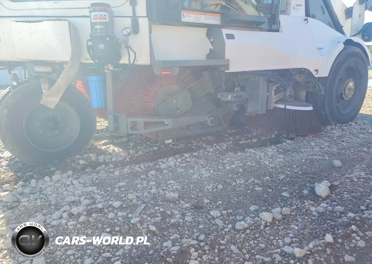 2011 Elgin Pelican P - Sweeper Truck VIN:NP23530 - 10