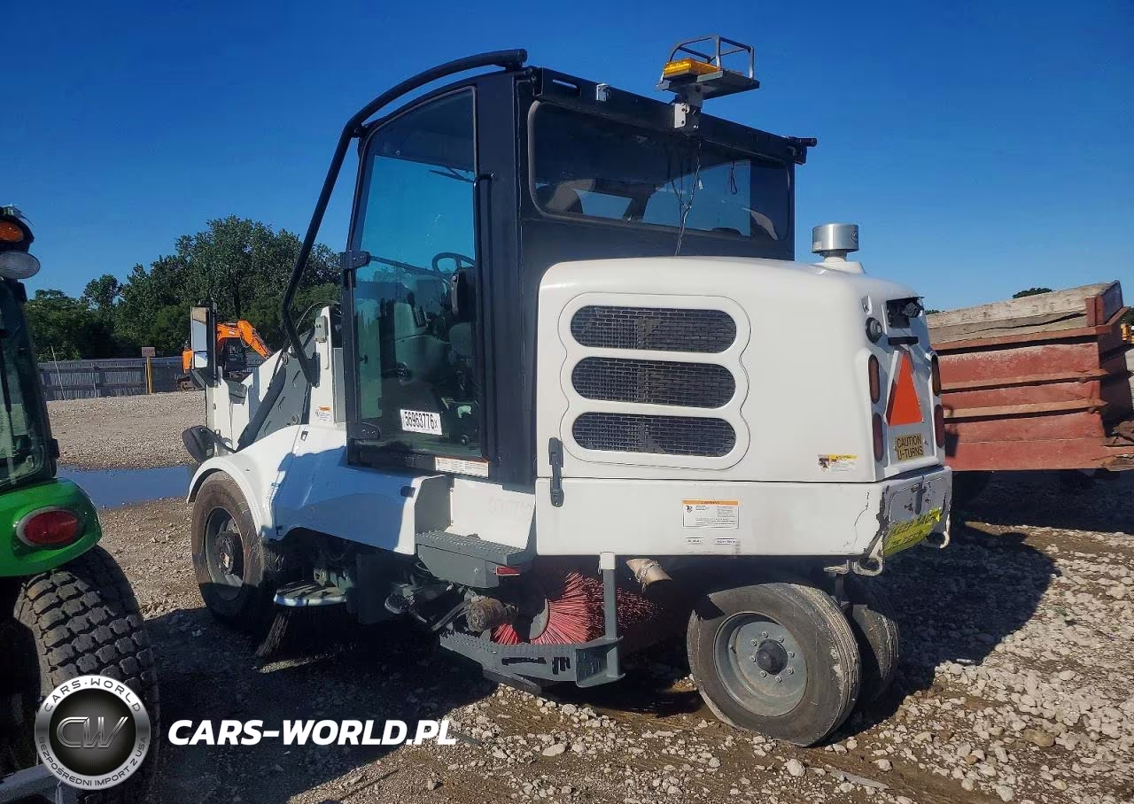 2011 Elgin Pelican P - Sweeper Truck VIN:NP23530 - 3