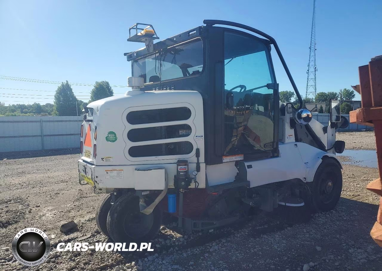 2011 Elgin Pelican P - Sweeper Truck VIN:NP23530 - 4
