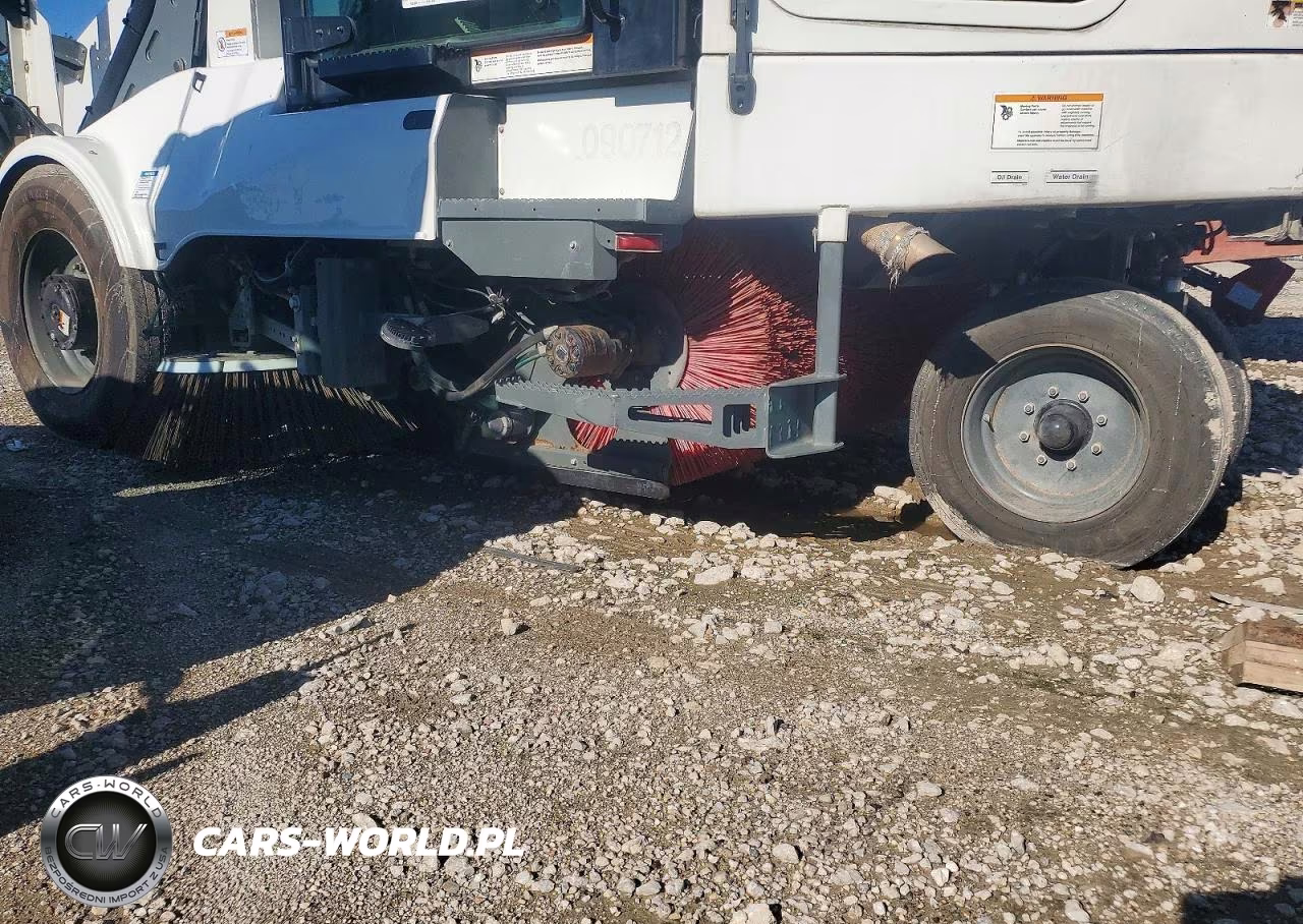 2011 Elgin Pelican P - Sweeper Truck VIN:NP23530 - 9