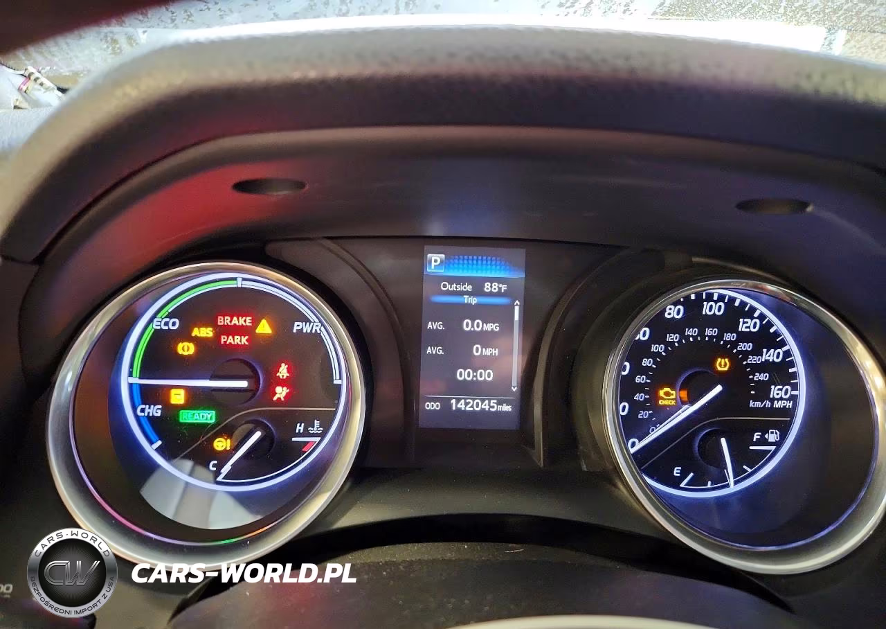 2018 Toyota Camry Le VIN:4T1B31HK6JU502741 - 9