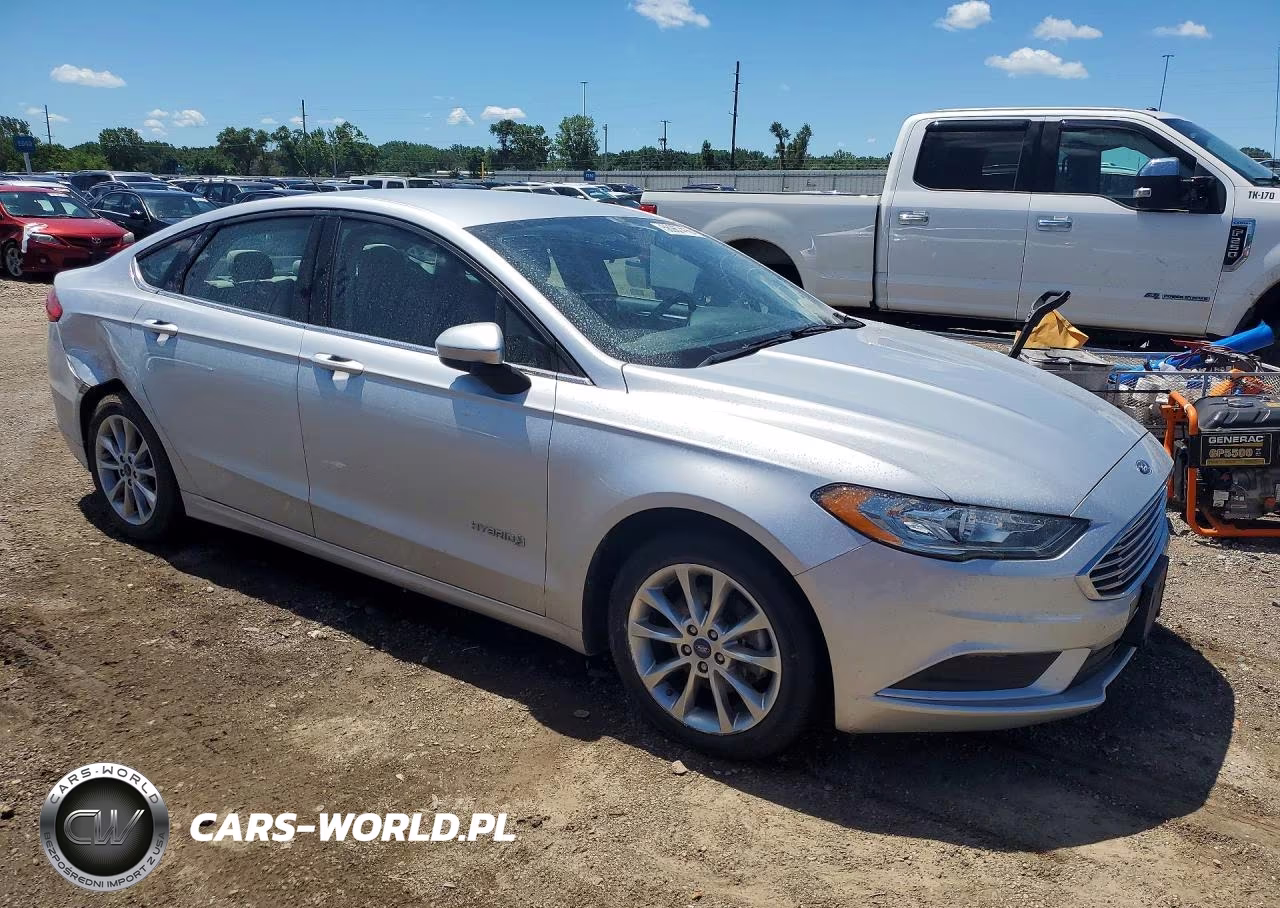 2017 Ford Fusion S Hybrid VIN:3FA6P0UU2HR250683 - 4