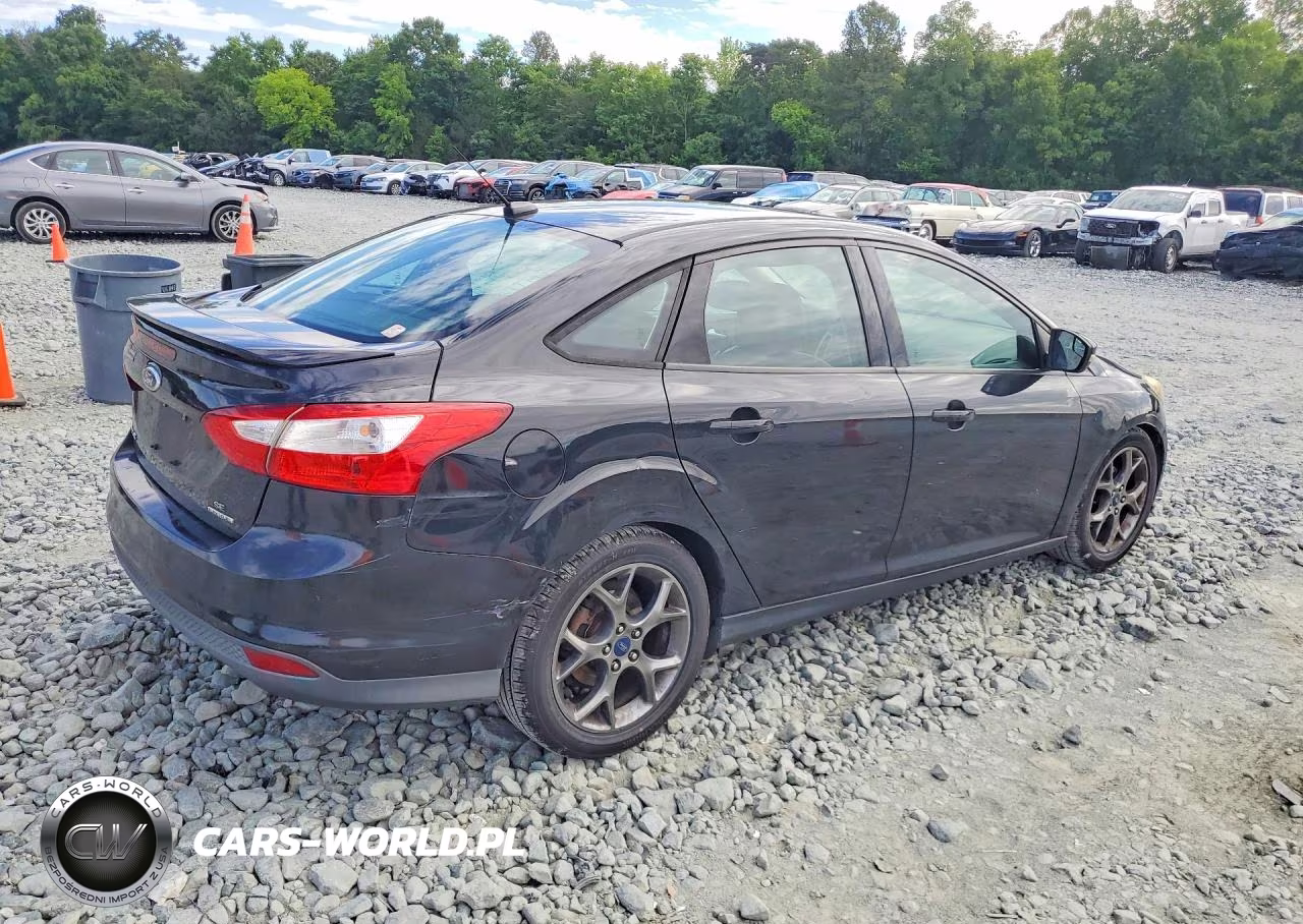 2014 Ford Focus Se VIN:1FADP3F26EL371067 - 3