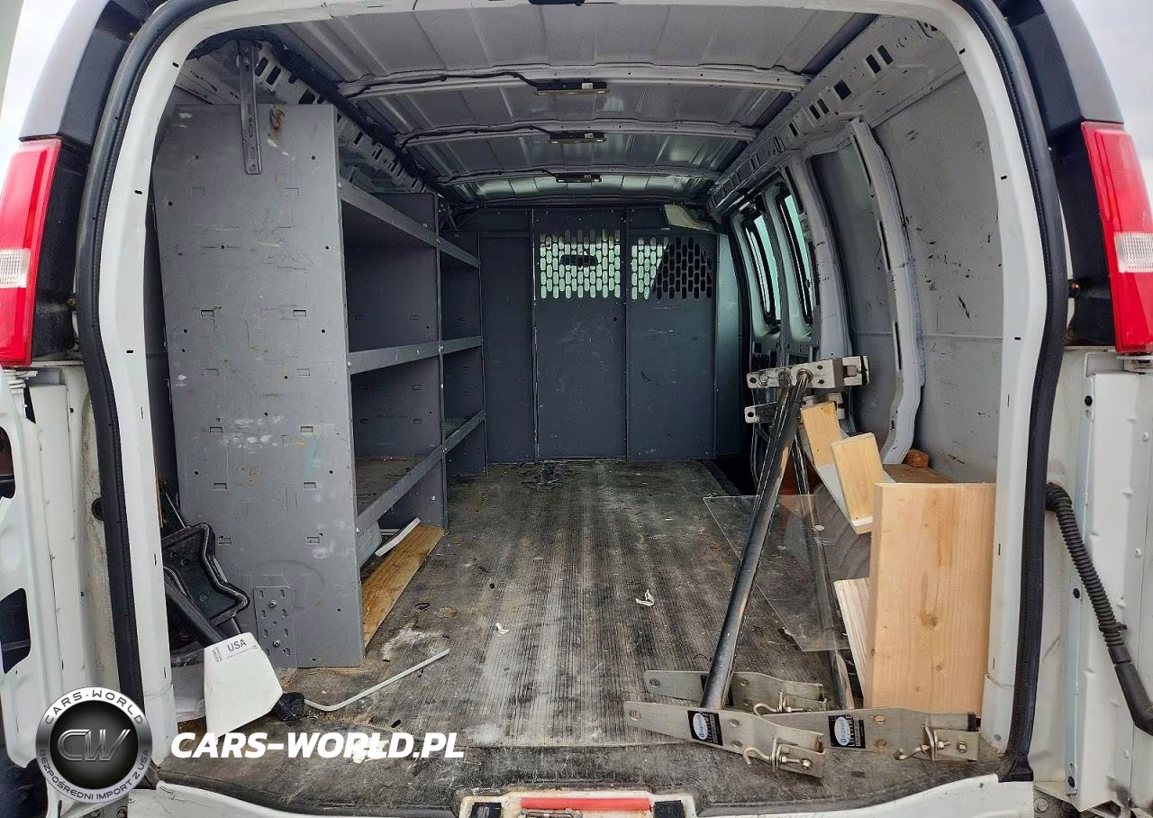 2019 Chevrolet Express G2500 VIN:1GCWGAFP5K1246930 - 10