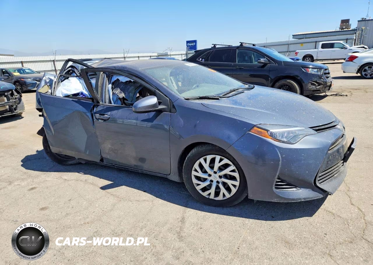 2017 Toyota Corolla Le VIN:2T1BURHE8HC861767 - 4